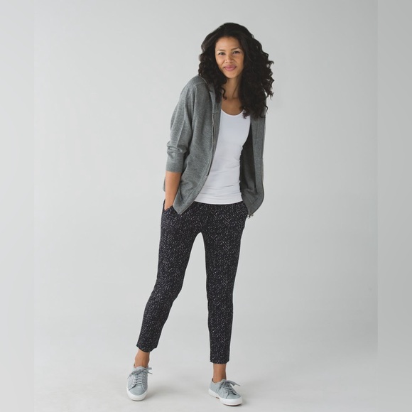 lululemon athletica Pants - Lululemon Jet Crop (Slim) *Luxtreme Butterfly Texture Mink Berry Black Pant Sz 6